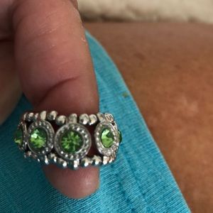 Stretch green stone ring